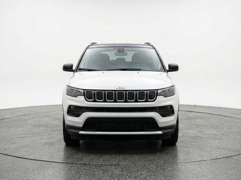 Used 2025 Jeep Compass Limited AWD/4WD image 2
