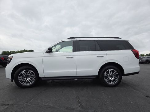 Used 2025 Ford Expedition Active AWD/4WD image 16
