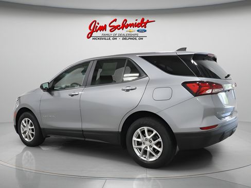 Used 2024 Chevrolet Equinox LS w/ LS Convenience Package AWD/4WD image 4
