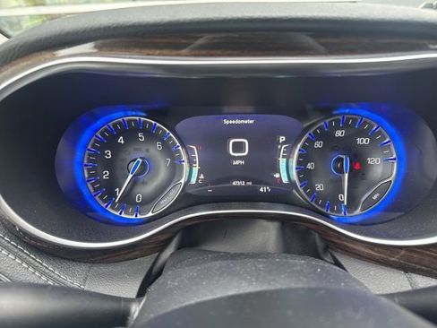 Used 2023 Chrysler Pacifica Limited image 17