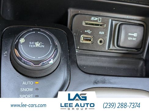 Used 2017 Jeep Cherokee Limited AWD/4WD image 26