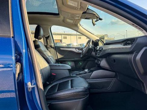 Certified 2022 Ford Escape SEL image 12