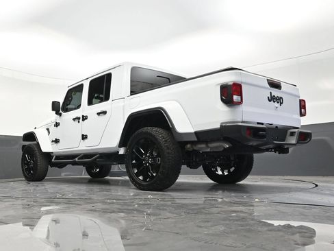 Used 2025 Jeep Gladiator Sport AWD/4WD image 23