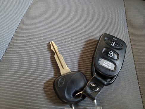 Used 2017 Hyundai Elantra SE image 32