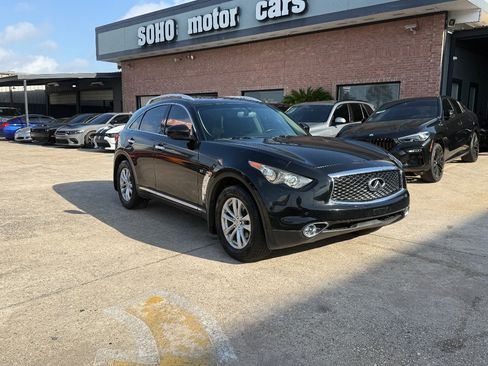 Used 2017 INFINITI QX70 2WD w/ Premium Package image 3