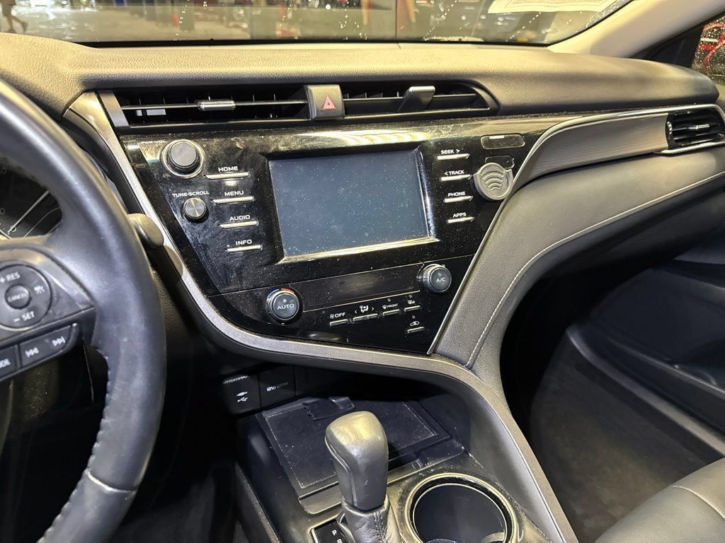 Used 2018 Toyota Camry SE w/ Moonroof Package FWD image 13