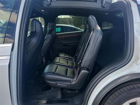 Used 2018 Tesla Model X 75D image 8