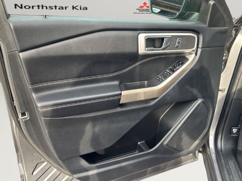Used 2022 Ford Explorer XLT w/ Equipment Group 202A AWD/4WD image 30