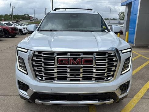 New 2026 GMC Yukon Denali w/ Sun & Power Step Package image 12