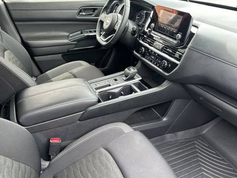 Used 2025 Nissan Pathfinder SV FWD image 18