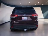 Used 2018 Toyota Highlander LE image 4