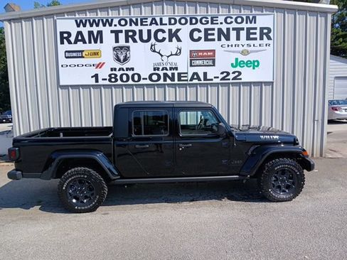 Used 2023 Jeep Gladiator Sport AWD/4WD image 2