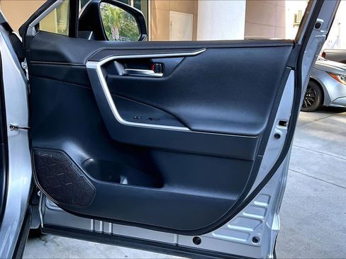 Used 2019 Toyota RAV4 Limited w/ Cold Weather Package FWD image 23