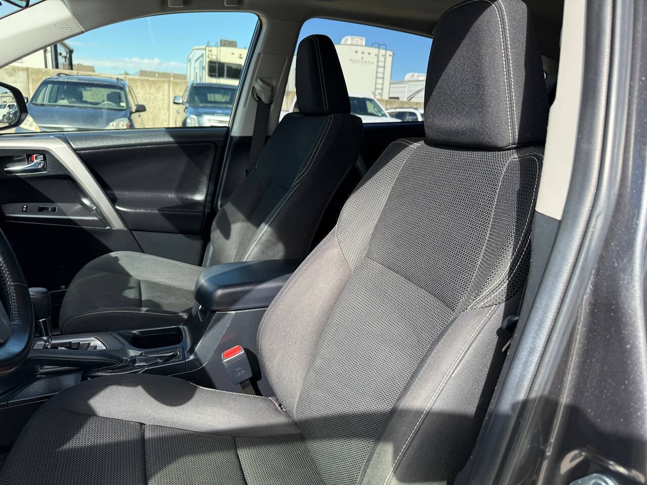 Used 2018 Toyota RAV4 XLE w/ Plus Extra Value Package AWD/4WD image 18