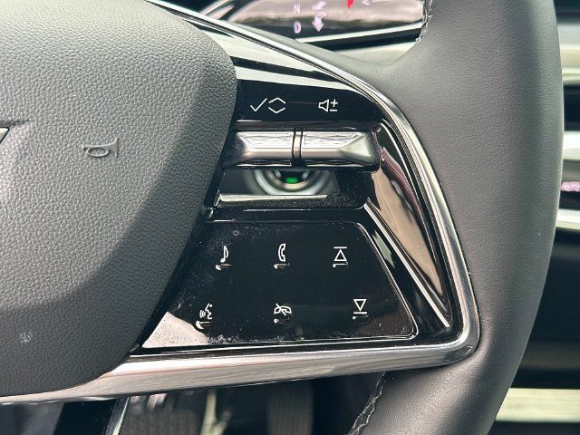 Certified 2025 Cadillac Lyriq Luxury AWD/4WD image 7
