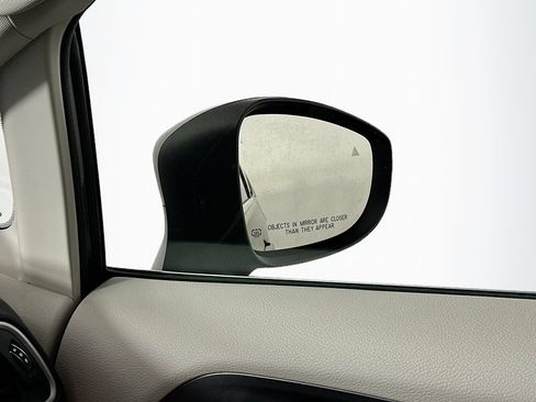 Certified 2023 Chrysler Pacifica Touring-L FWD image 27