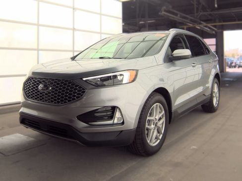 Used 2024 Ford Edge SEL w/ Convenience Package AWD/4WD image 4
