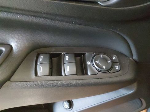 Used 2018 Chevrolet Equinox LT FWD image 17
