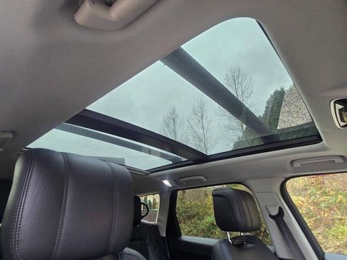 Used 2018 Land Rover Range Rover Sport HSE image 18