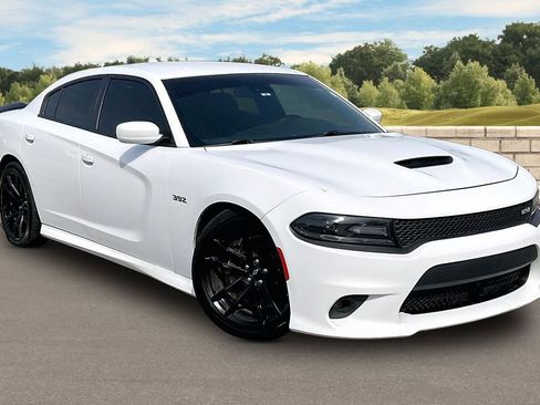 Used 2017 Dodge Charger R/T RWD image 2