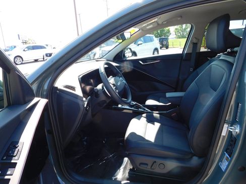 Used 2024 Kia Niro Wind w/ Wind Preserve Package FWD image 17