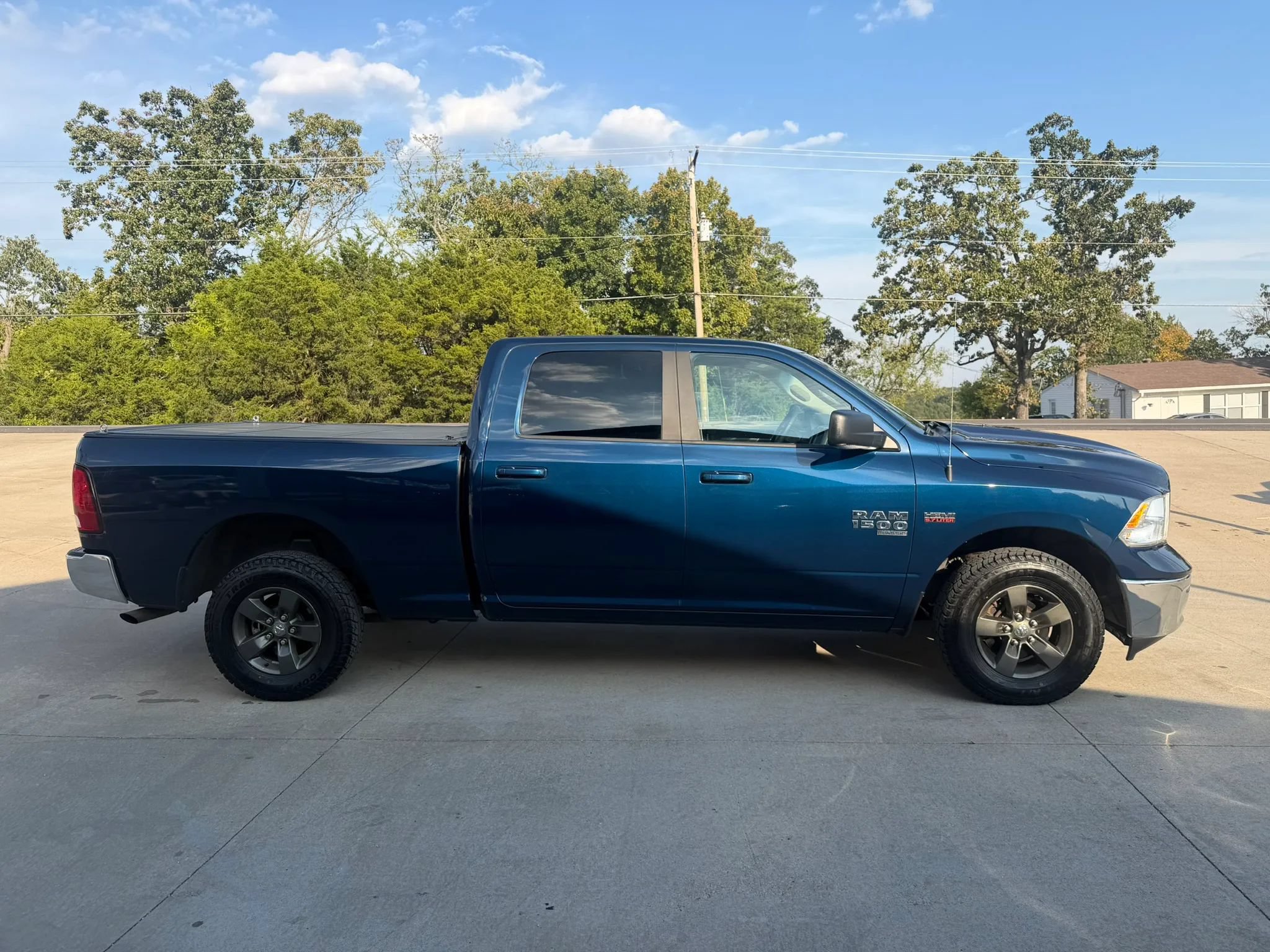 Used 2020 RAM 1500 Classic SLT AWD/4WD image 2