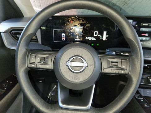 Certified 2025 Nissan Kicks SV image 22