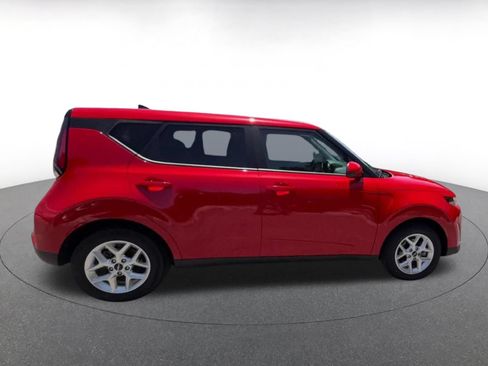 Used 2025 Kia Soul LX w/ LX Technology Package FWD image 16