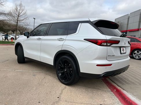 Used 2022 Mitsubishi Outlander SE image 7