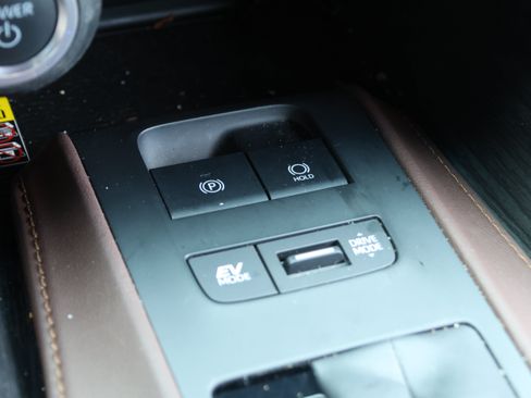 Used 2023 Toyota Venza XLE AWD/4WD image 28