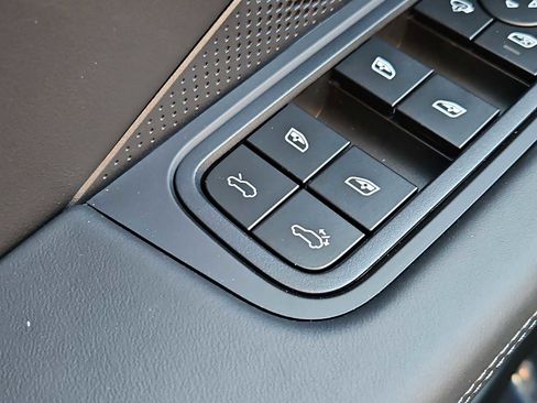 New 2026 Porsche Macan 4 Electric AWD/4WD image 25