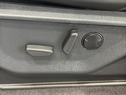 Used 2025 Ford F150 Lariat AWD/4WD image 16