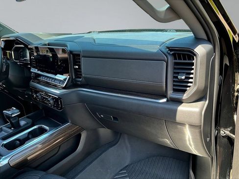 Used 2022 Chevrolet Silverado 1500 RST AWD/4WD image 29