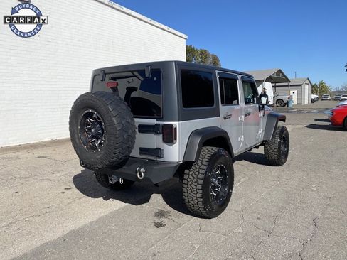 Used 2011 Jeep Wrangler Unlimited Sahara image 2