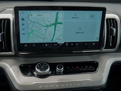 Certified 2025 Ford Expedition Active AWD/4WD image 12