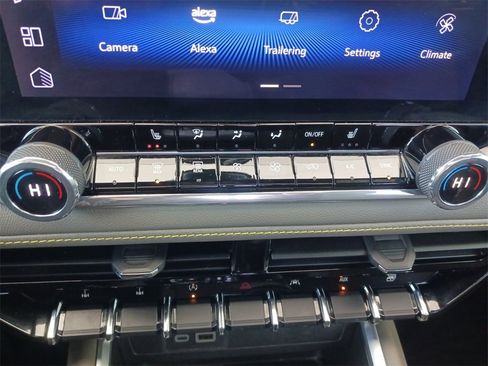 Used 2024 Chevrolet Colorado ZR2 w/ Technology Package image 25