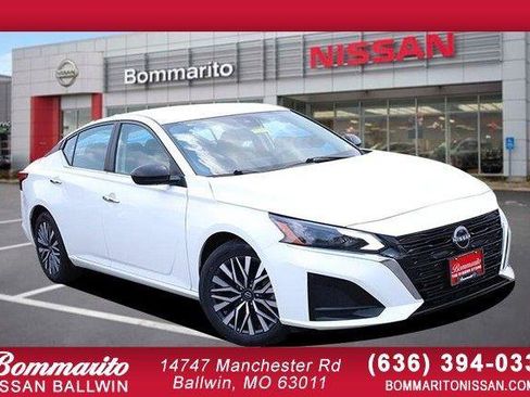 Used 2025 Nissan Altima 2.5 SV FWD image 1