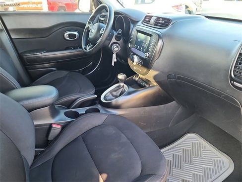 Used 2018 Kia Soul Base w/ Convenience Package image 18