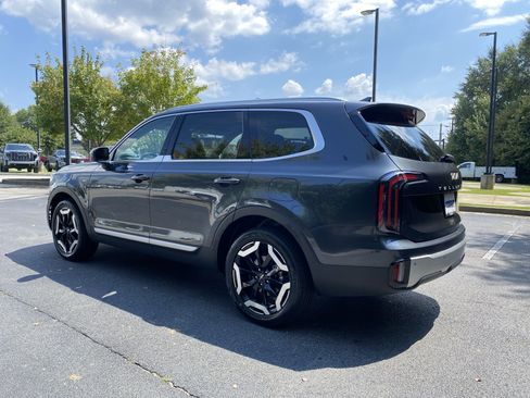 Used 2024 Kia Telluride EX w/ EX Captain's Chair Package FWD image 7