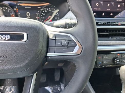 Used 2023 Jeep Compass Latitude image 18