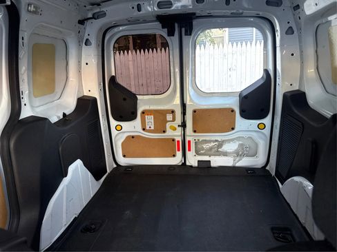 Used 2018 Ford Transit Connect XLT image 18