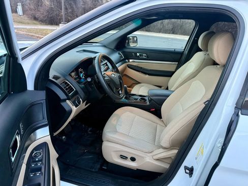 Used 2016 Ford Explorer FWD image 12