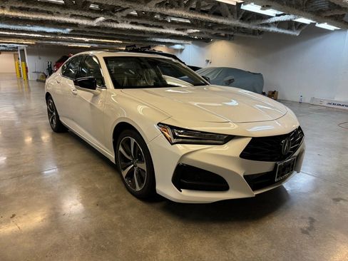Certified 2025 Acura TLX w/ Technology Package image 4