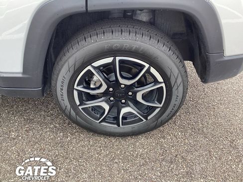 Used 2024 Jeep Compass Trailhawk AWD/4WD image 26