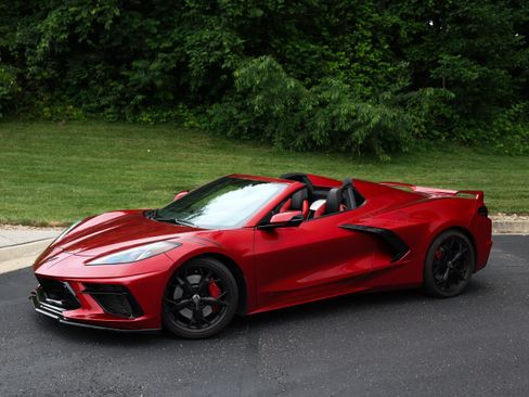 Used 2021 Chevrolet Corvette Stingray Premium Conv w/ Z51 Performance Package RWD image 2