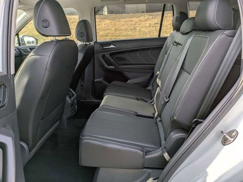 Used 2022 Volkswagen Tiguan SE w/ Panoramic Sunroof Package image 13