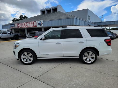 Used 2024 Ford Expedition Platinum RWD image 2
