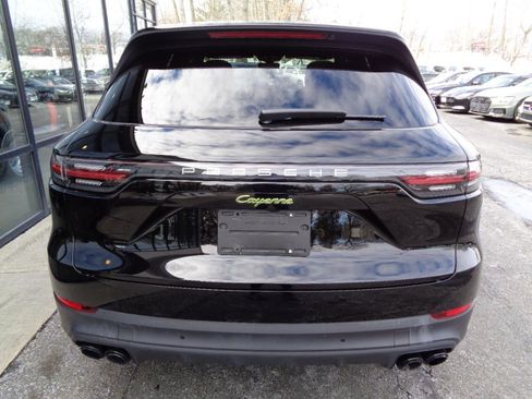 Used 2022 Porsche Cayenne Platinum Edition image 6
