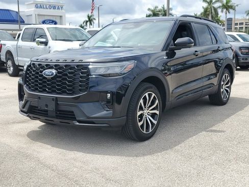 Certified 2025 Ford Explorer ST-Line image 3