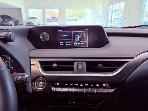 Certified 2020 Lexus UX 200 w/ Premium Package image 24